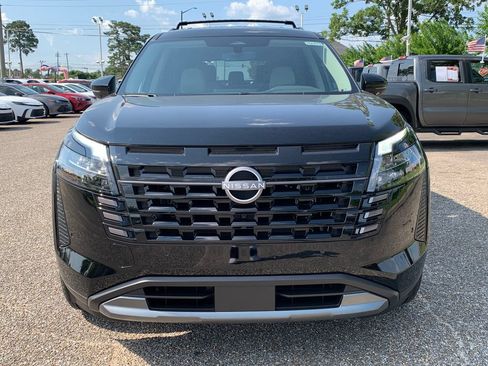 New 2026 Nissan Pathfinder SL w/ SL Premium Package FWD image 3