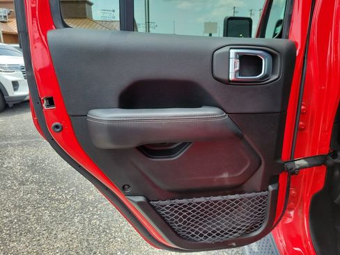 Used 2023 Jeep Wrangler Unlimited Sahara w/ Cold Weather Group AWD/4WD image 23