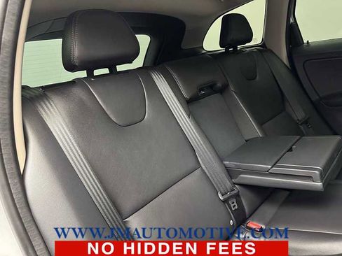 Used 2016 Volvo XC60 T6 w/ Proximity Package image 19