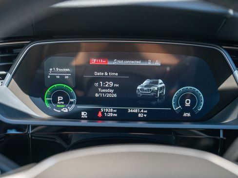 Used 2019 Audi e-tron Prestige w/ Prestige Package AWD/4WD image 13
