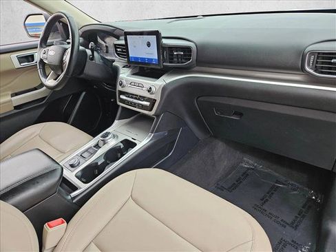 Used 2022 Ford Explorer XLT w/ Equipment Group 202A AWD/4WD image 28