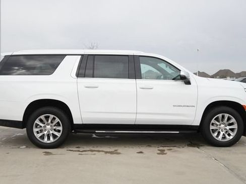 Used 2024 Chevrolet Suburban Premier AWD/4WD image 10