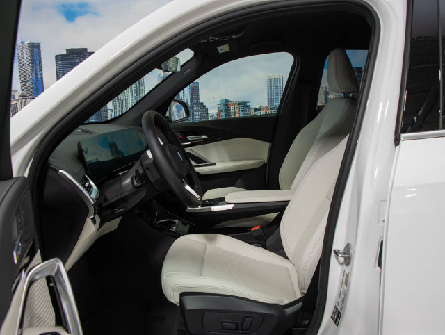 Used 2027 BMW X1 xDrive28i AWD/4WD image 19