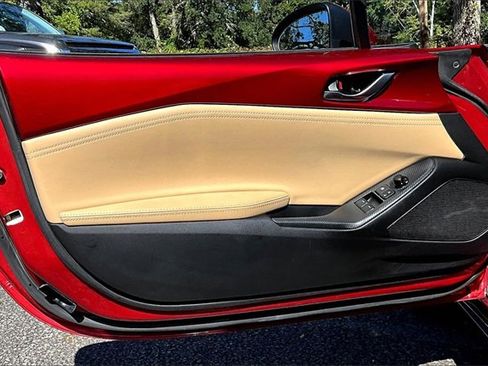 Used 2019 MAZDA MX-5 Miata RF Grand Touring image 16