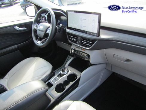 Certified 2025 Ford Escape Platinum w/ Premium Technology Package AWD/4WD image 19