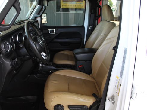 Used 2018 Jeep Wrangler Unlimited Sahara AWD/4WD image 26