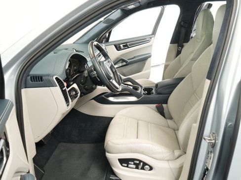Used 2019 Porsche Cayenne Turbo AWD/4WD image 41