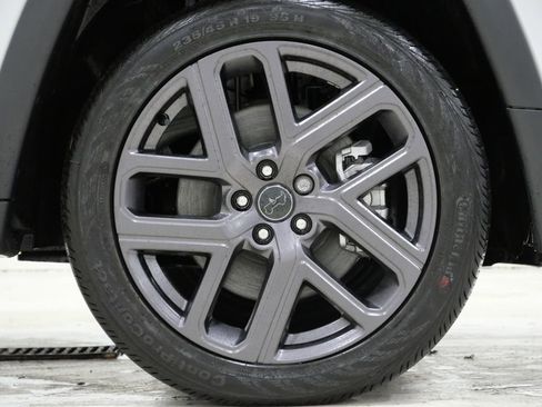 New 2026 Jeep Compass Latitude image 9