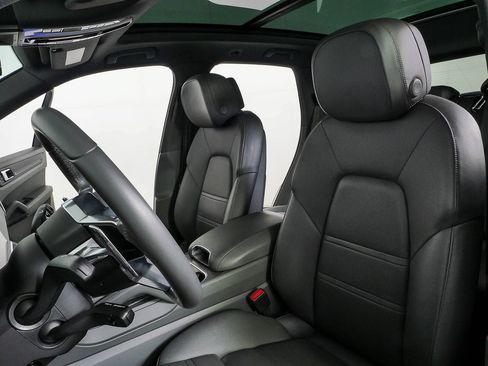 Certified 2019 Porsche Cayenne S AWD/4WD image 5