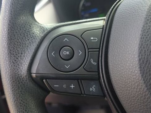 Used 2022 Toyota RAV4 XLE w/ Convenience Package image 23