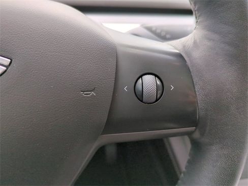 Used 2022 Tesla Model Y Long Range image 29