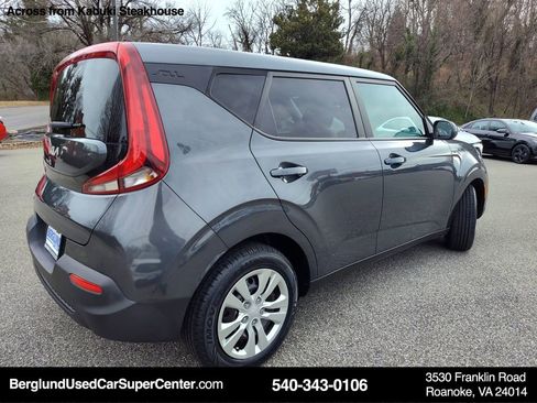 Used 2022 Kia Soul LX image 4