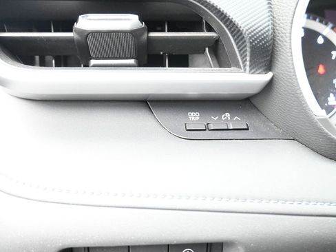Used 2024 Toyota Highlander XSE FWD image 9