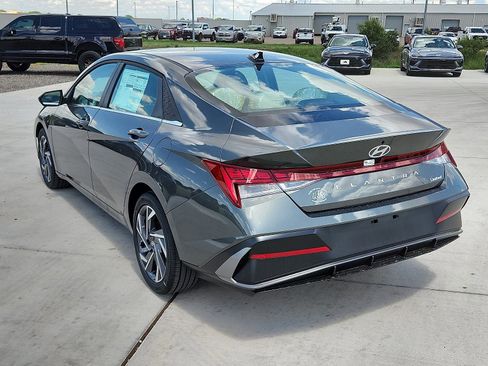 New 2025 Hyundai Elantra Limited image 3