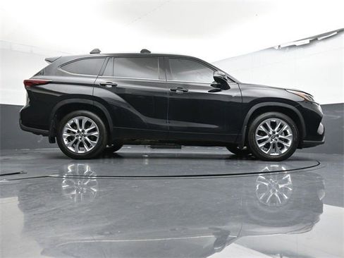 Used 2024 Toyota Highlander Limited image 35