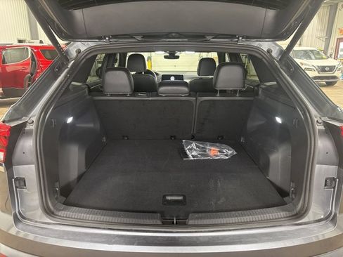 Used 2025 Volkswagen Atlas Cross Sport SE AWD/4WD image 16