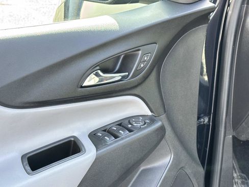 Used 2020 Chevrolet Equinox LT image 18