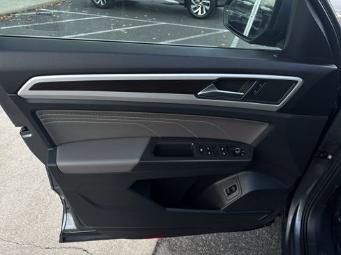 Used 2023 Volkswagen Atlas SE w/ Panoramic Sunroof Package image 23