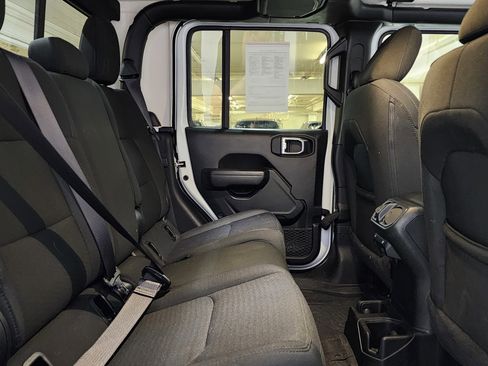 Used 2023 Jeep Gladiator Sport image 20