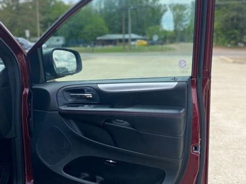 Used 2019 Dodge Grand Caravan GT FWD image 15