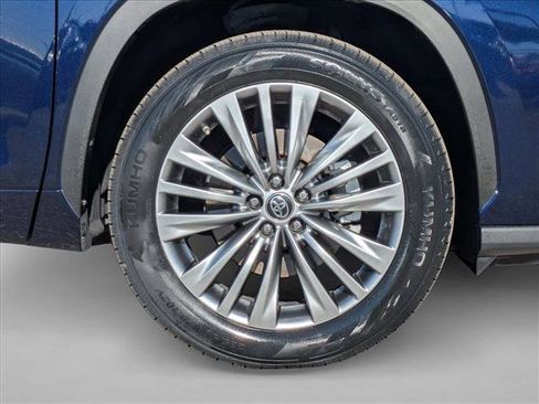 Used 2020 Toyota Highlander Platinum FWD image 25