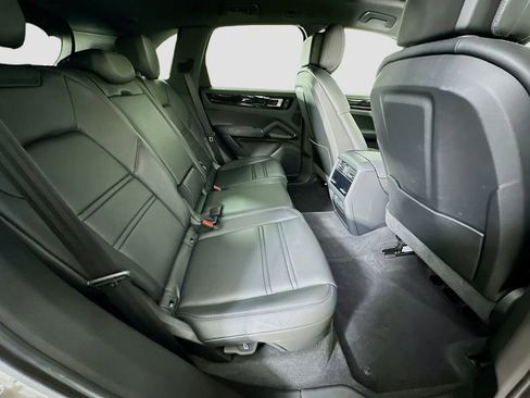 Certified 2023 Porsche Cayenne AWD/4WD image 28