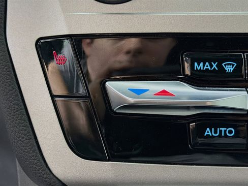 Used 2022 Ford Explorer XLT image 21