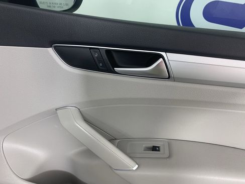 Used 2019 Volkswagen Passat 2.0T Wolfsburg w/ Wheels & Sunroof Package image 40