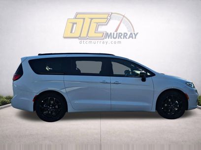 New 2026 Chrysler Pacifica Limited w/ S Appearance Package