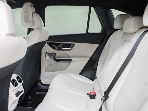 Used 2025 Mercedes-Benz GLC 300 image 26
