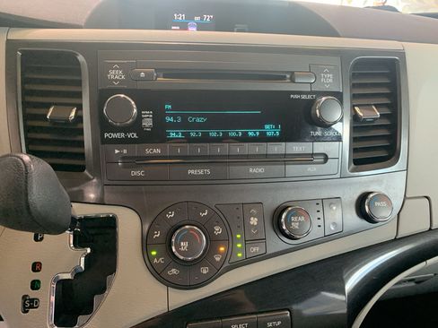 Used 2011 Toyota Sienna LE FWD image 20