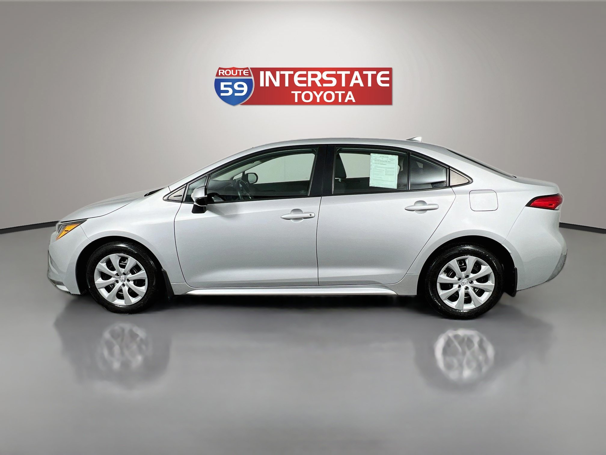 Used 2023 Toyota Corolla LE FWD image 4