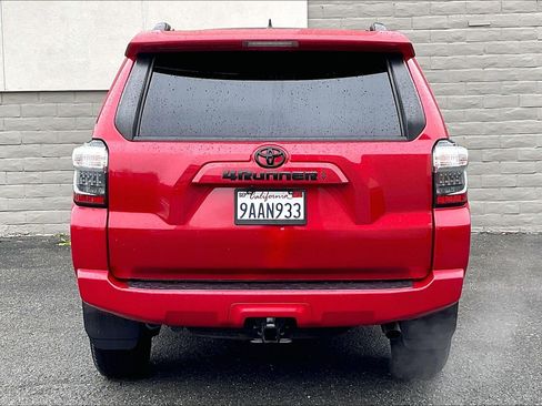 Used 2021 Toyota 4Runner SR5 Premium image 3