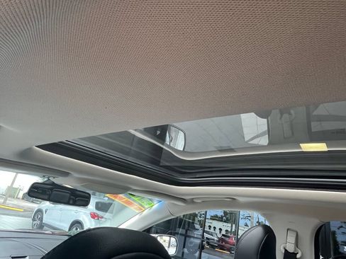 Used 2018 Ford Edge Titanium w/ Equipment Group 302A AWD/4WD image 26