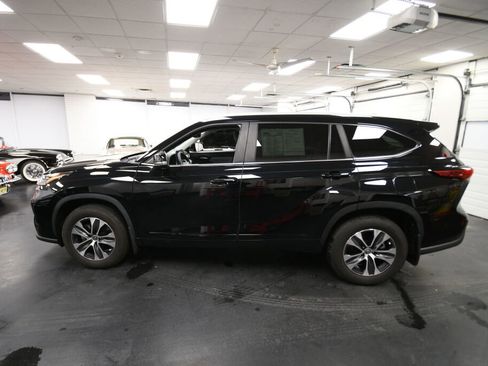 Certified 2023 Toyota Highlander XLE image 4
