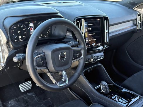 Certified 2022 Volvo XC40 T5 R-Design w/ Advanced Package image 16