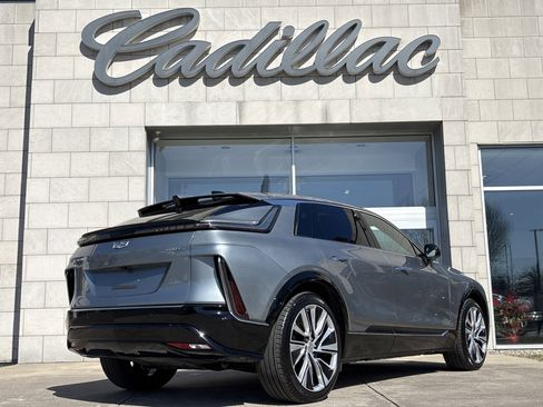 Used 2024 Cadillac Lyriq Luxury w/ LPO, Floor Liner Package image 4