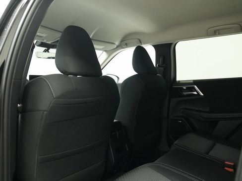 Used 2025 Mitsubishi Outlander ES image 19