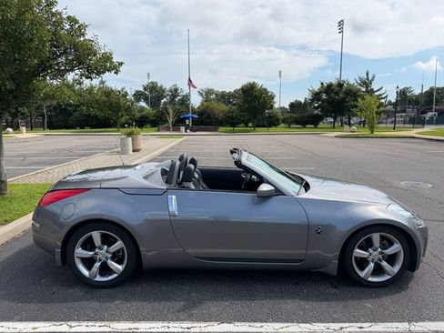 Used 2008 Nissan 350Z Touring RWD image 14