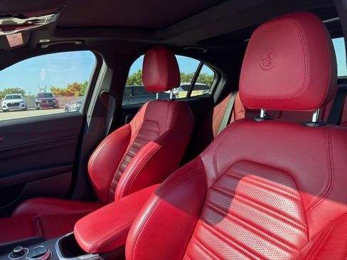 Used 2022 Alfa Romeo Giulia Veloce image 13