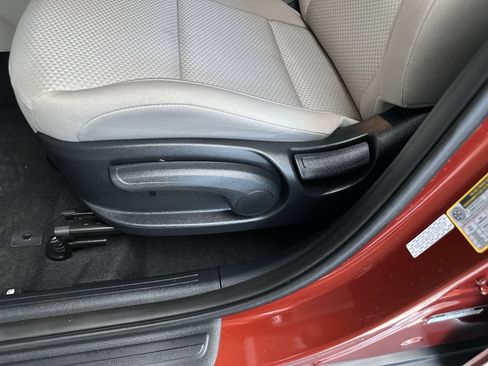 Used 2025 Kia Soul LX w/ LX Technology Package FWD image 14