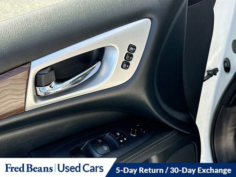 Used 2019 Nissan Pathfinder Platinum image 19