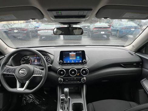 Used 2025 Nissan Sentra SV image 31