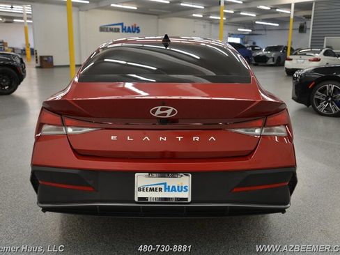 Used 2024 Hyundai Elantra SEL FWD image 10