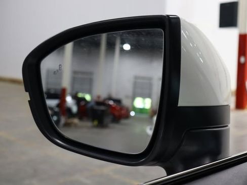 Used 2024 Nissan Pathfinder SV image 39