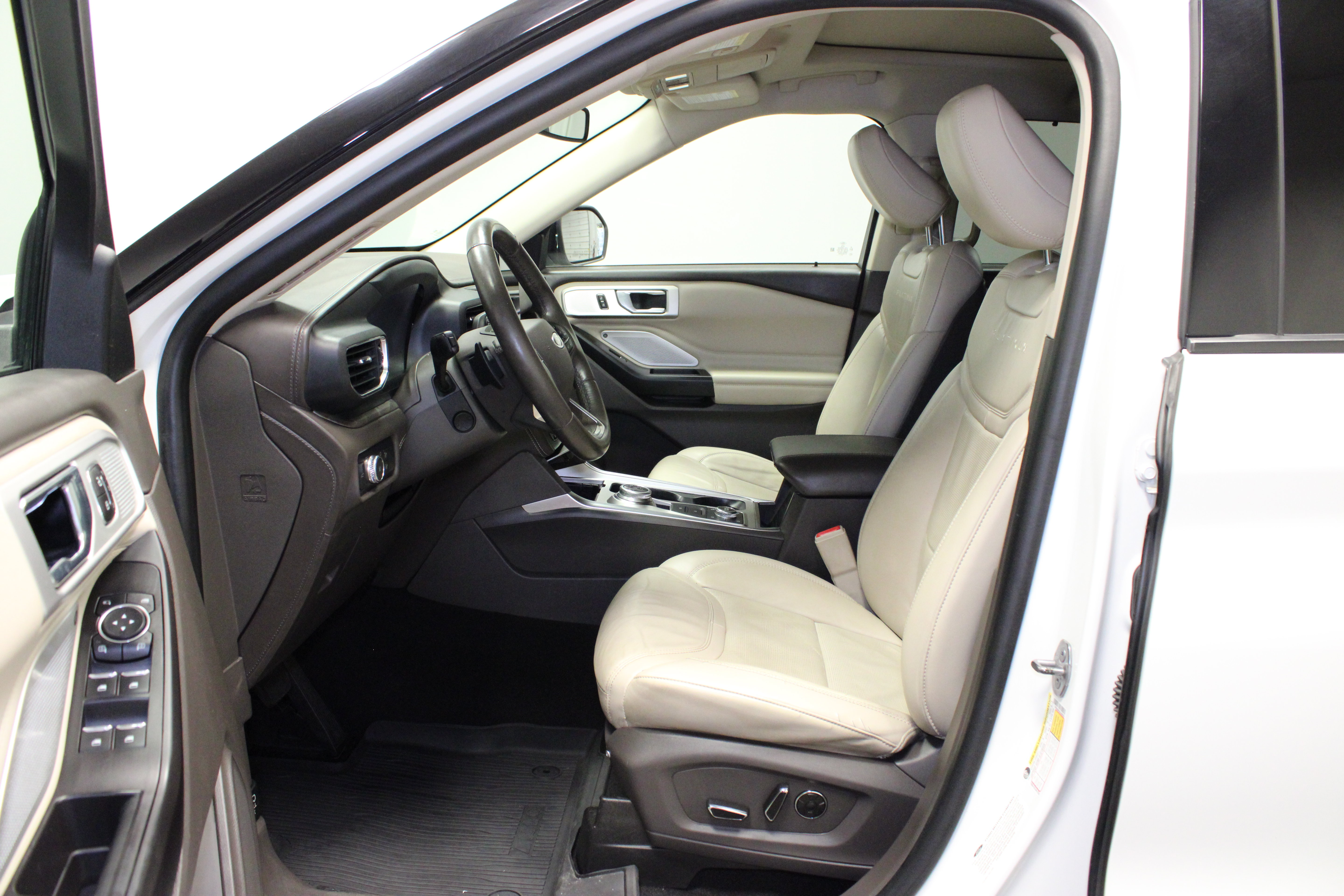Used 2020 Ford Explorer Platinum w/ Premium Technology Package AWD/4WD image 20