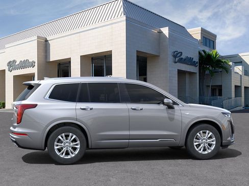 New 2025 Cadillac XT6 Luxury image 5