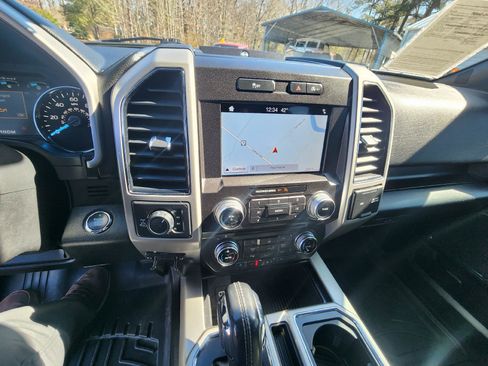 Used 2018 Ford F150 Lariat w/ Equipment Group 502A Luxury image 19