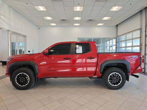 Used 2025 Toyota Tacoma TRD Off-Road AWD/4WD image 6
