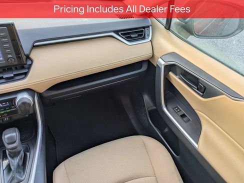 Used 2019 Toyota RAV4 LE FWD image 18